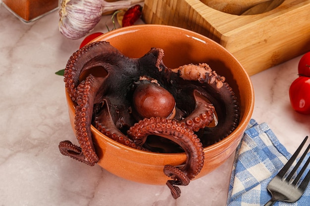 Octopus delicioso cozido na tigela