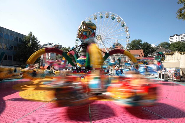 Octopussy-Fahrt und Riesenrad Laurentius-Messe Bergisch Gladbach Nordrhein-Westfalen Deutschland