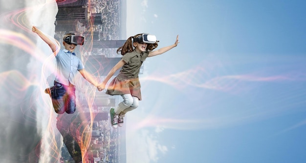Óculos de realidade virtual infantil. Mídia mista