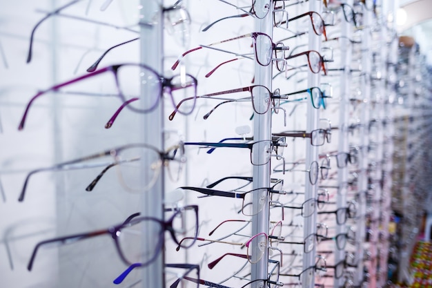óculos para melhorar a visão em uma tela grande