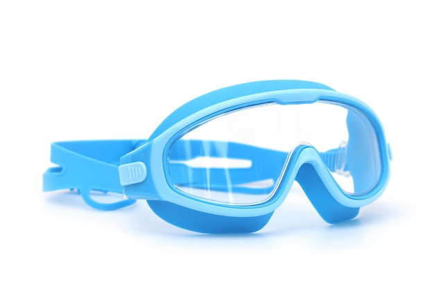 Óculos para nadar isolados em um fundo branco.