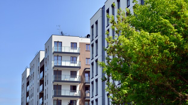 Foto Ökostadt mit modernem außendesign von mehrfamilienhäusern und landschaftsgestaltung