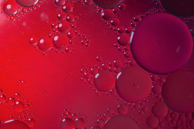Foto Ölstropfen auf der wasseroberfläche farbe abstrakter hintergrund blaue und rosa kreise