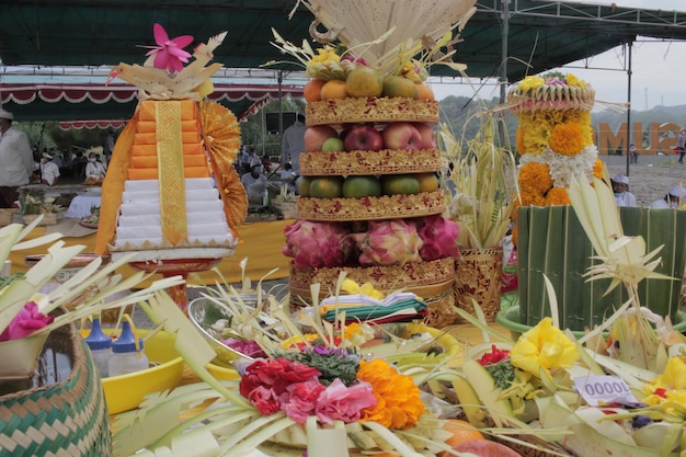 Oferendas na cerimônia Nyepi dos hindus indonésios Yogyakarta Indonésia março de 2021