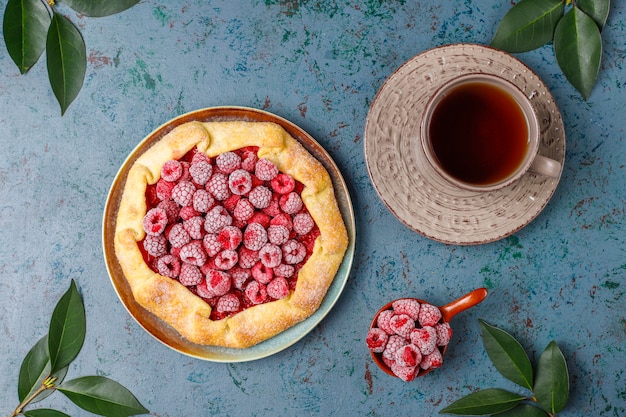 Offene Torte, Himbeer-Galette. Sommerbeerendessert.