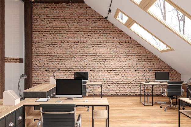 Offener Büroraum im Dachgeschoss mit Balken, Glastüren, Backsteinmauer, Holzboden, Möbeln und Computern. 3D-Rendering-Abbildung Mock-up.