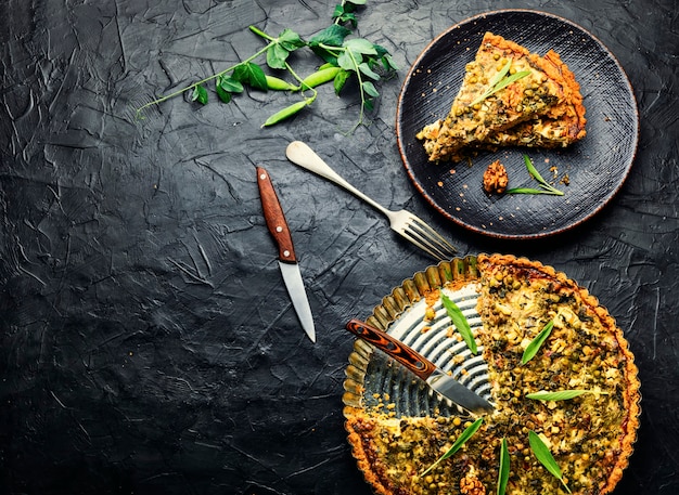 Offener Kuchen mit Mangold und Erbsen, Platz für Text