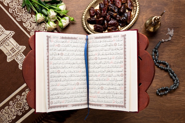 Offener Quran des islamischen neuen Jahres der Draufsicht