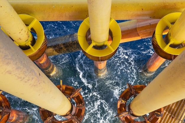 Offshore-Bohrer gelbe Öl- und Gasproduktions-Erdölpipeline.