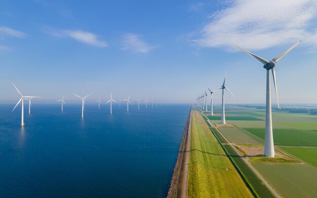 Foto offshore-windmühlepark mit wolken und blauem himmel