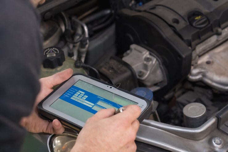 Foto oficina de reparação de automóveis, verificação do interior do motor com uma oficina, inspeção técnica anual do veículo