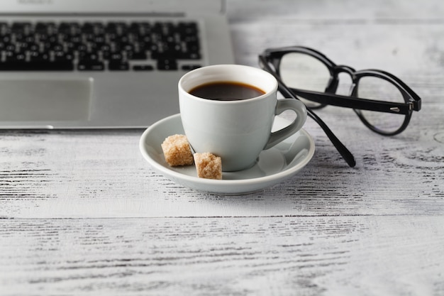 Oficina de trabajo con tiempo de descanso