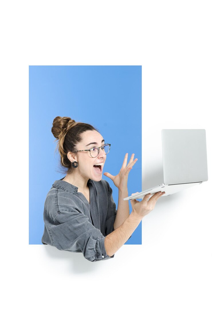 Oficinista asombrado viendo los buenos resultados en el mercado de valores o negocios en línea