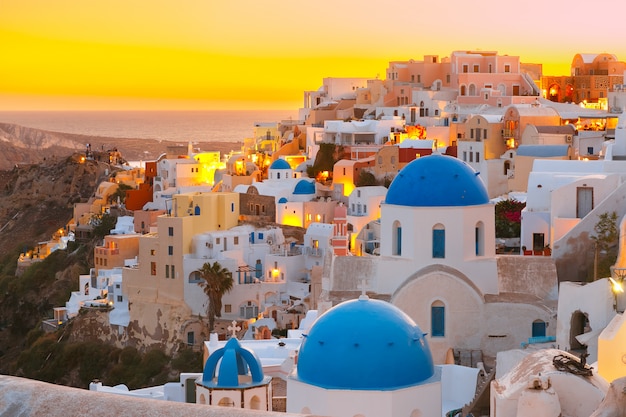 Oia ao pôr do sol, santorini, grécia