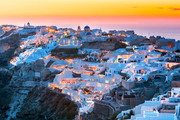 Oia ao pôr do sol, santorini, grécia