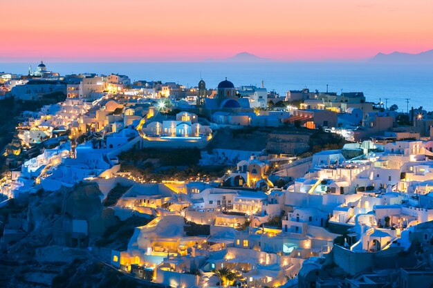 Oia bei Sonnenuntergang, Santorini, Griechenland