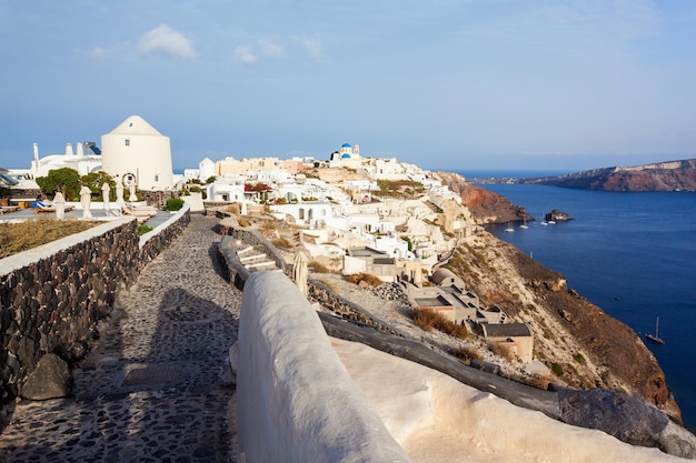 Oia ou Ia é uma pequena cidade no sul do Mar Egeu, nas ilhas de Santorini, nas Cíclades, na Grécia