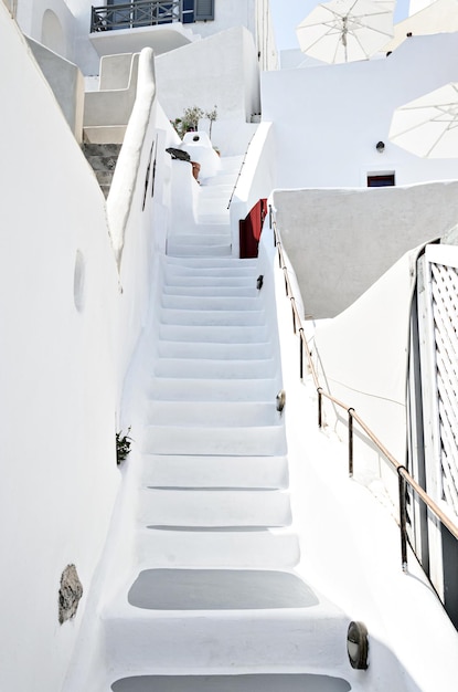 Oia, Santorini, vistas de las casas blancas con sus calles empedradas. Mar Egeo, Cícladas, Grecia.