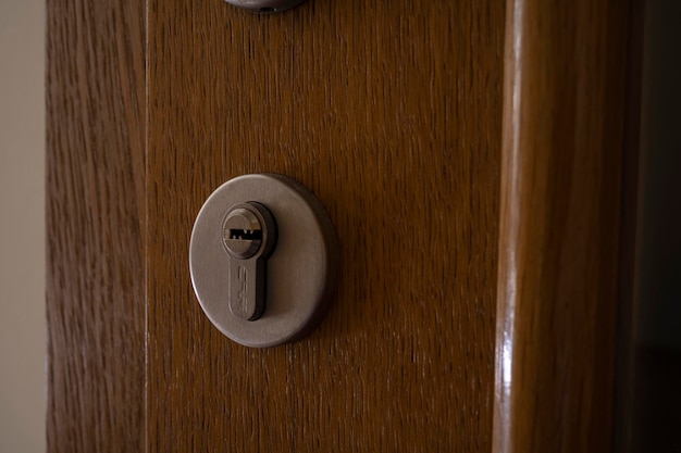 Ojo de cerradura. cerradura en la puerta. Protección del hogar. seguridad de casa