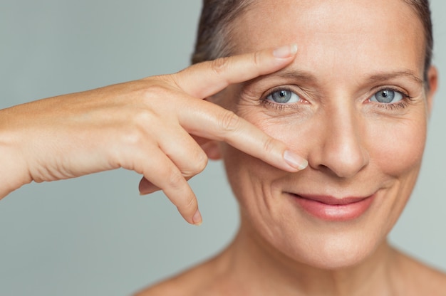 Foto ojos de mujer madura