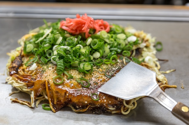 Okonomiyaki pizza japonesa