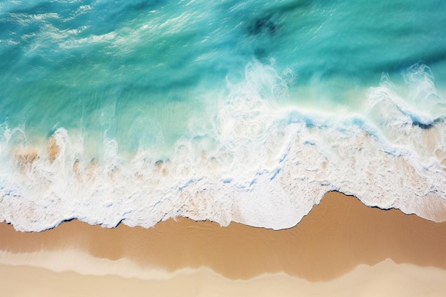 una ola está rodando sobre la arena de una playa.