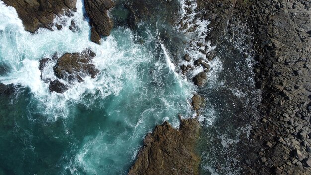 Foto las olas aplastan el rockstung lung chau