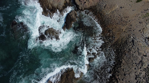 Foto las olas aplastan el rockstung lung chau