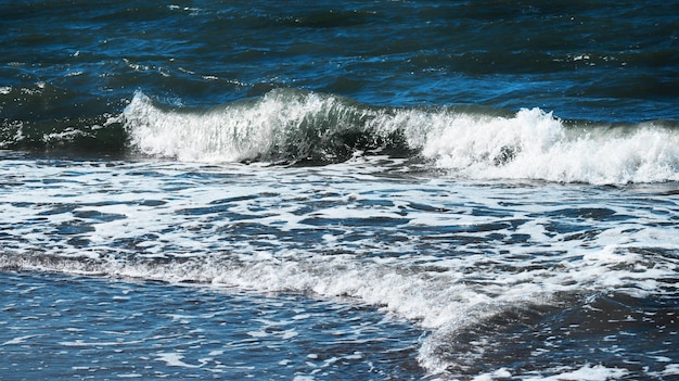 Olas del mar azul