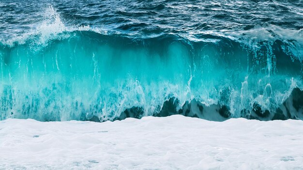 Foto las olas del océano de color azul