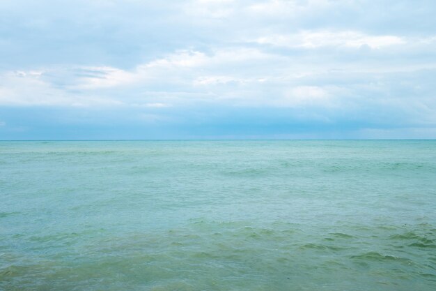 Foto las olas de las orillas de la mar, las olas altas