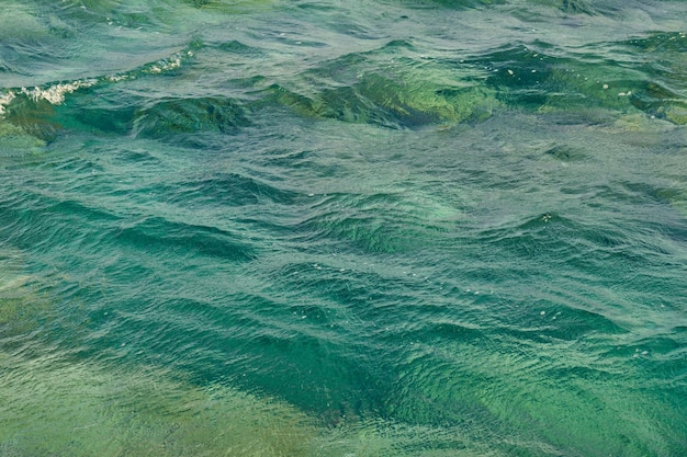 Foto olas en la superficie del mar tropical turquesa