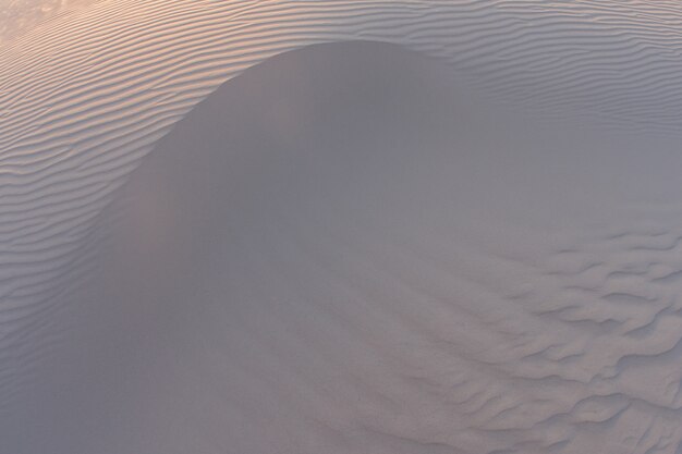 Olas de textura de arena, dunas del desierto.