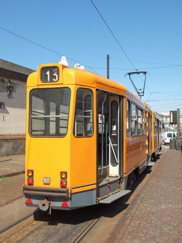 Foto oldtimer-straßenbahn in turin