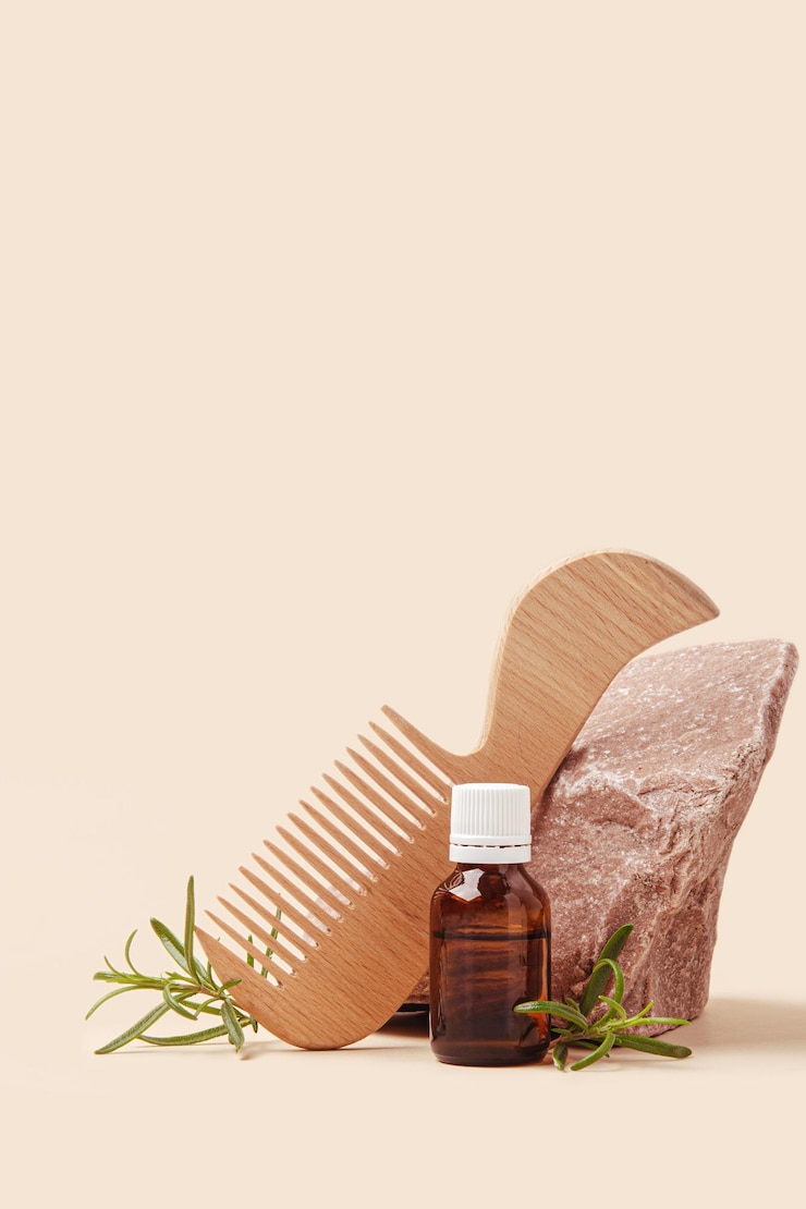 Foto óleo capilar de alecrim, um produto de cuidados capilares com propriedades nutritivas e revitalizantes