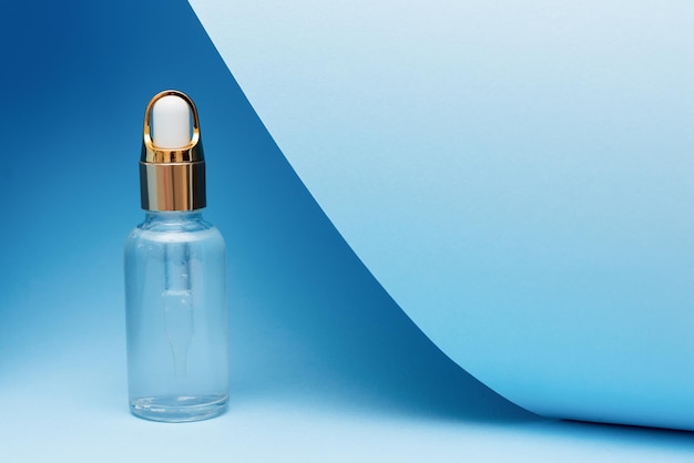 Óleo cosmético em garrafa de vidro para produtos para o cuidado corporal