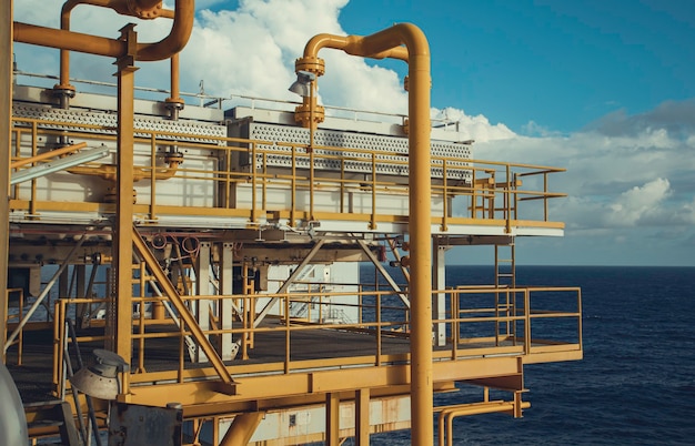 Oleoducto de producción de petróleo y gas costa afuera de la industria.