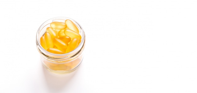 Omega 3 Kapseln im Glas Fischöl Gelbe Kapseln Vitamin D, E, A Beilage Banner