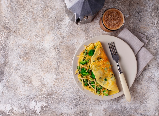 Omelete ceto baixo carb e café à prova de balas