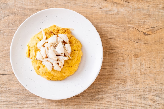 omelete com carne de caranguejo