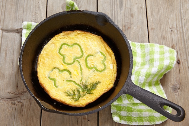 Omelete com pimenta verde para o dia de São Patrício