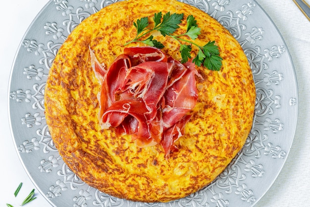 Omelete espanhola de presunto serrano