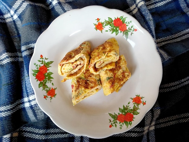 Omelete Ovo na placa Comida culinária indonésia