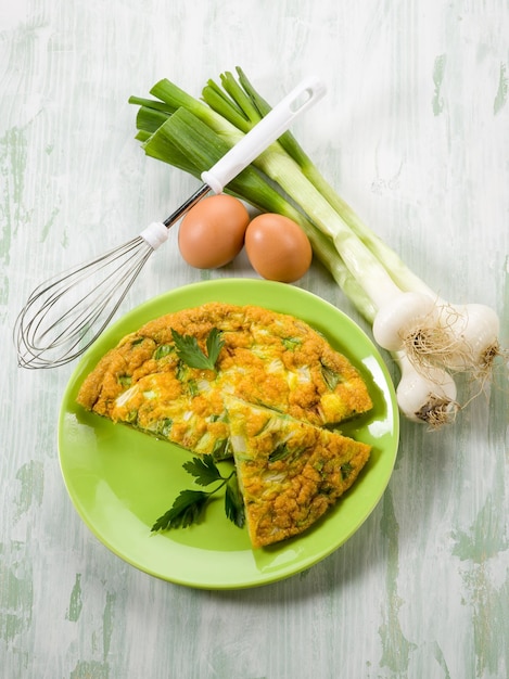 Omelette mit Zwiebeln und Lauch