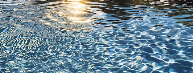 Una onda en un charco de agua