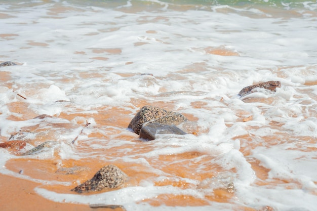 Onda cobrindo o mar