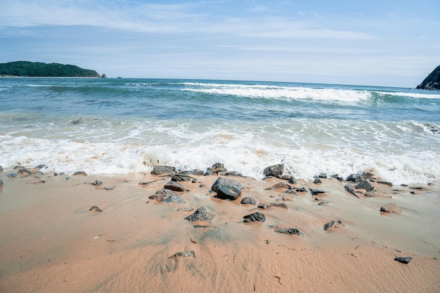 Onda cobrindo o mar