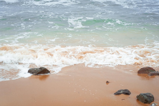 Onda cobrindo o mar