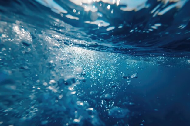 Foto ondas y burbujas bajo el agua azul