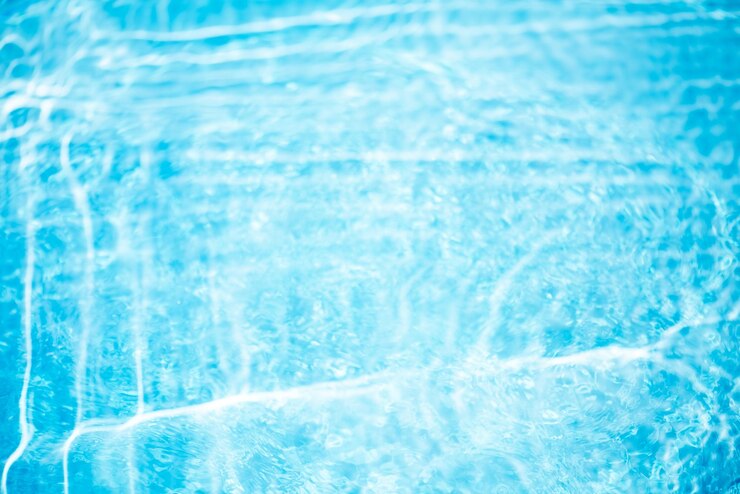 Foto ondas de água azul na superfície ondulações desfocadas desfocadas difusas azul transparente cor clara calma
